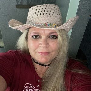 Meet your Posher, Crystal